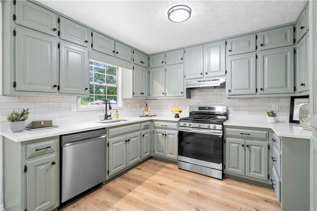 6584 River Glen Drive, Riverdale, GA 30296