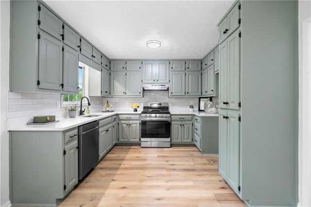 6584 River Glen Drive, Riverdale, GA 30296