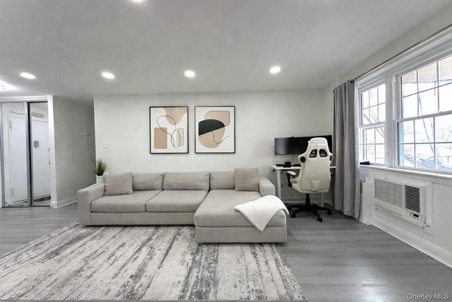 151-15 84 Street 3M, Howard Beach, NY 11414