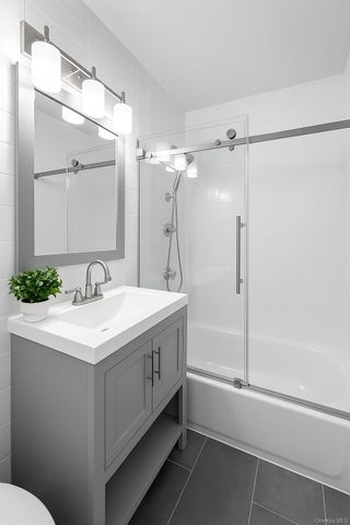 151-15 84 Street 3M, Howard Beach, NY 11414