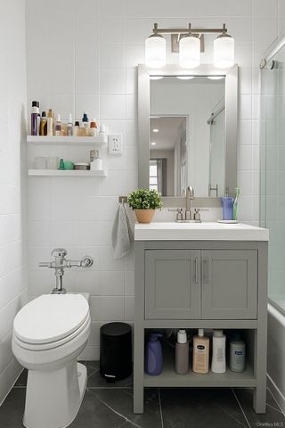 151-15 84 Street 3M, Howard Beach, NY 11414