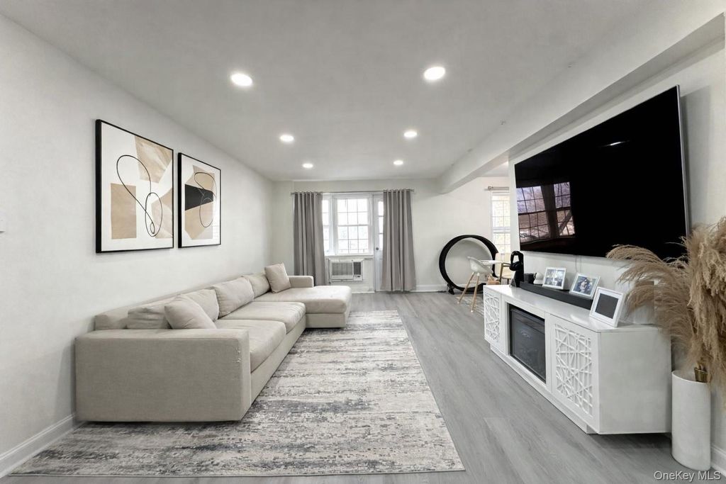 151-15 84 Street 3M, Howard Beach, NY 11414