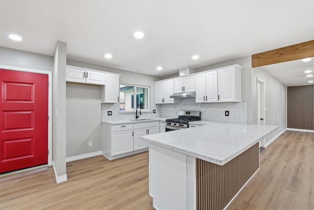 710 Mccomb Avenue, Porterville, CA 93257