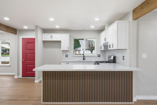 710 Mccomb Avenue, Porterville, CA 93257