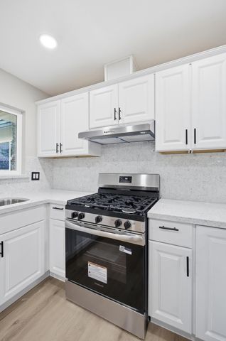 710 Mccomb Avenue, Porterville, CA 93257