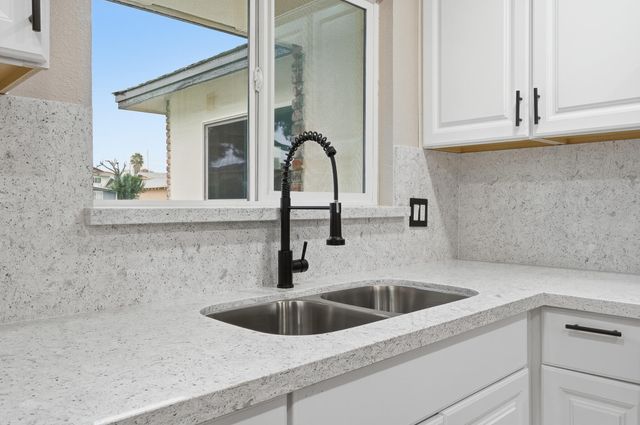 710 Mccomb Avenue, Porterville, CA 93257