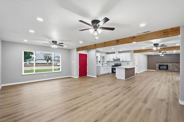 710 Mccomb Avenue, Porterville, CA 93257