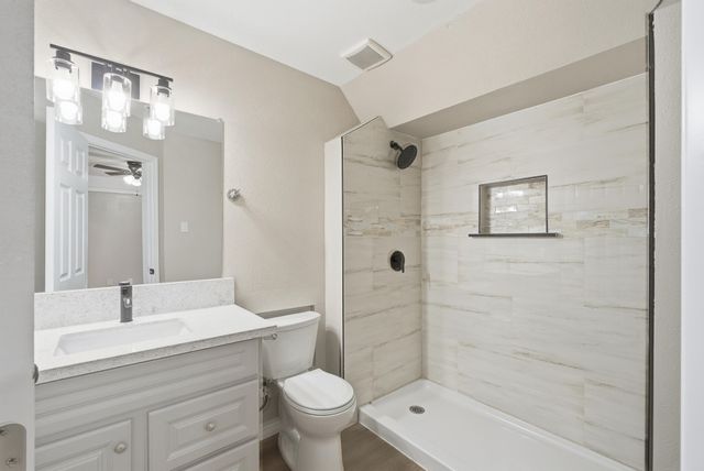 710 Mccomb Avenue, Porterville, CA 93257