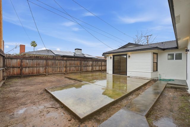 710 Mccomb Avenue, Porterville, CA 93257