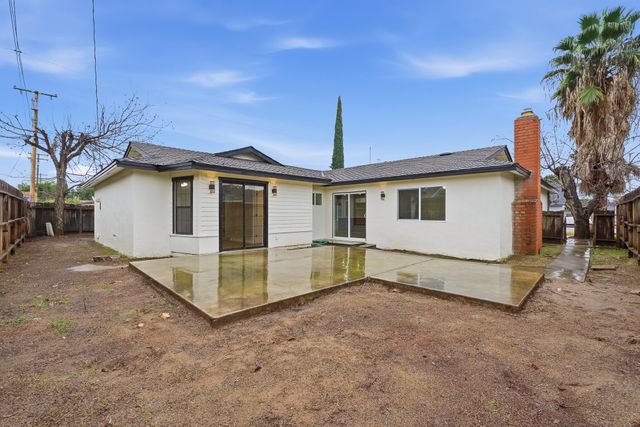 710 Mccomb Avenue, Porterville, CA 93257