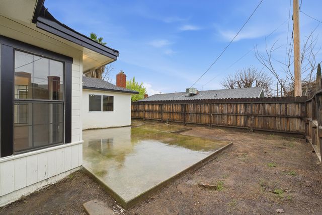 710 Mccomb Avenue, Porterville, CA 93257
