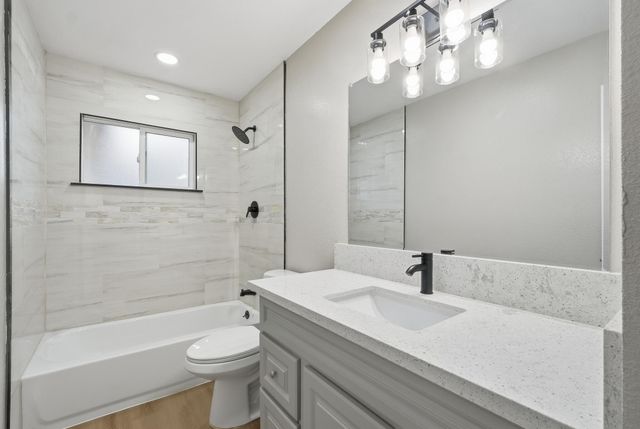 710 Mccomb Avenue, Porterville, CA 93257