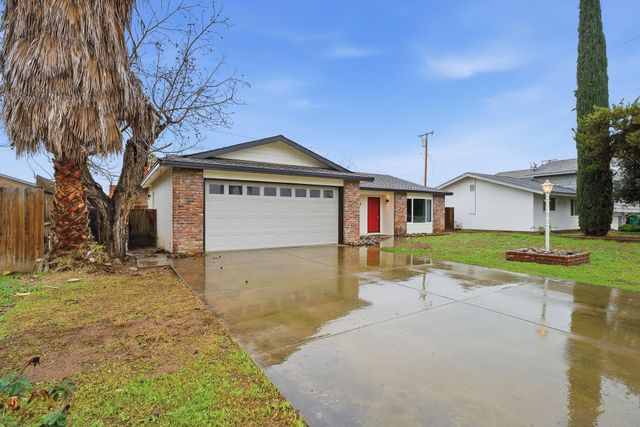 710 Mccomb Avenue, Porterville, CA 93257