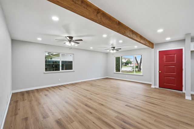 710 Mccomb Avenue, Porterville, CA 93257