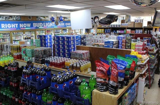 3355 Dix Highway, Lincoln Park, MI 48146