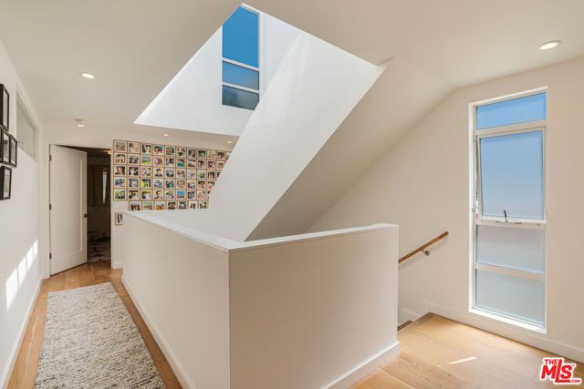 16 Voyage Street, Marina Del Rey, CA 90292