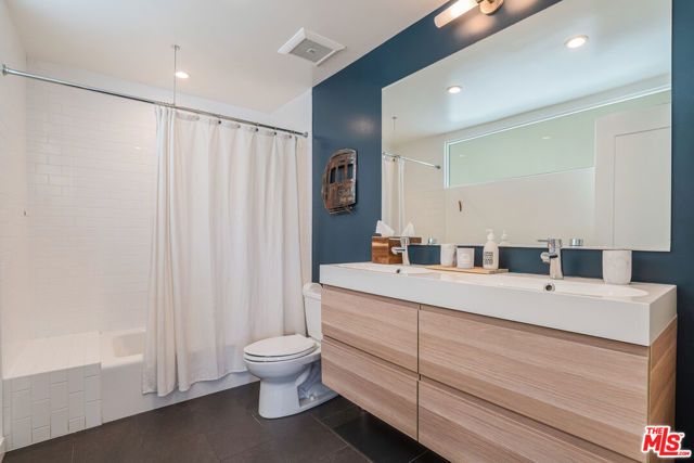 16 Voyage Street, Marina Del Rey, CA 90292