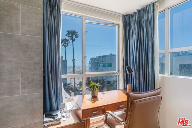 16 Voyage Street, Marina Del Rey, CA 90292