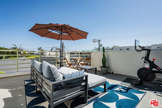 16 Voyage Street, Marina Del Rey, CA 90292