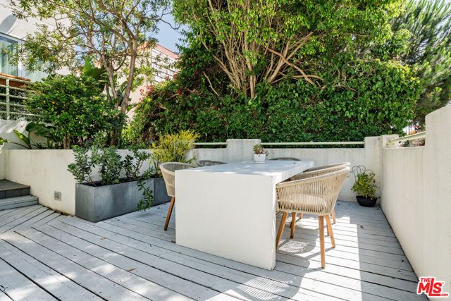 16 Voyage Street, Marina Del Rey, CA 90292