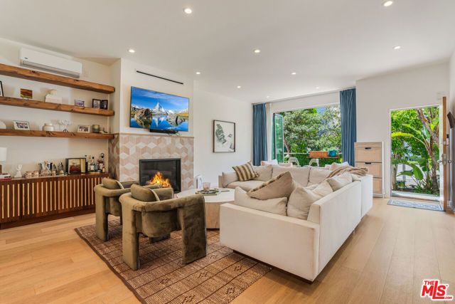 16 Voyage Street, Marina Del Rey, CA 90292