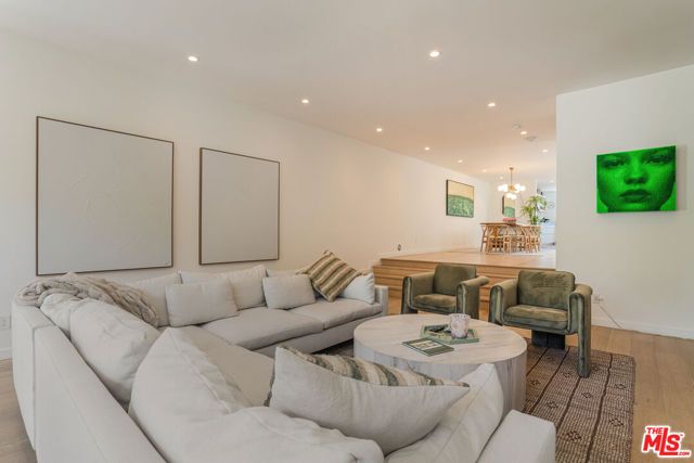 16 Voyage Street, Marina Del Rey, CA 90292