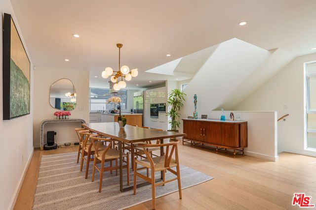 16 Voyage Street, Marina Del Rey, CA 90292