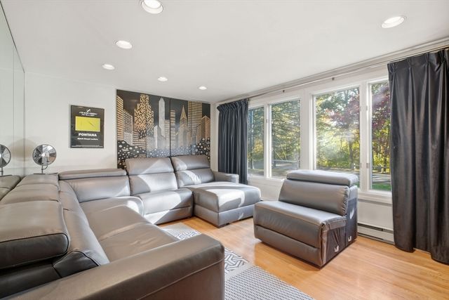 28 Collingwood Rd, Springfield, MA 01119