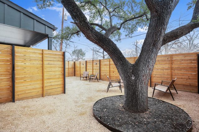 1211 Taulbee LN 2, Austin, TX 78757