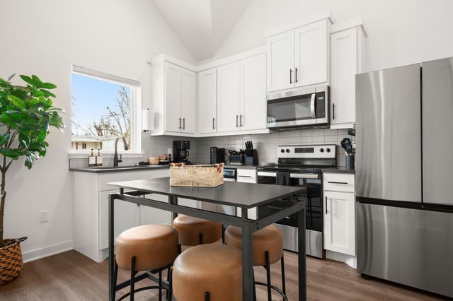 1211 Taulbee LN 2, Austin, TX 78757