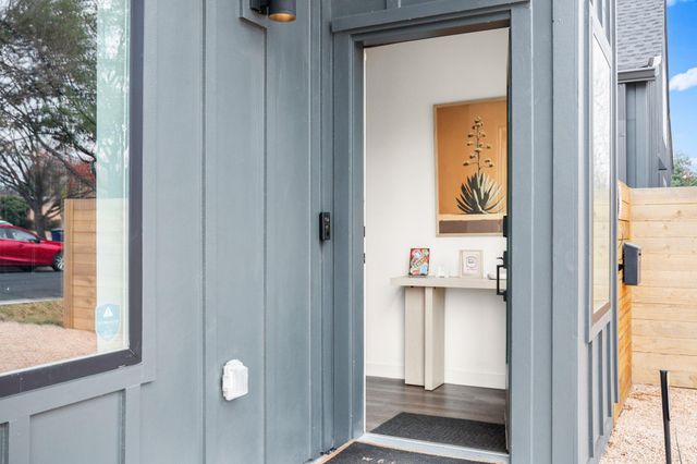 1211 Taulbee LN 2, Austin, TX 78757