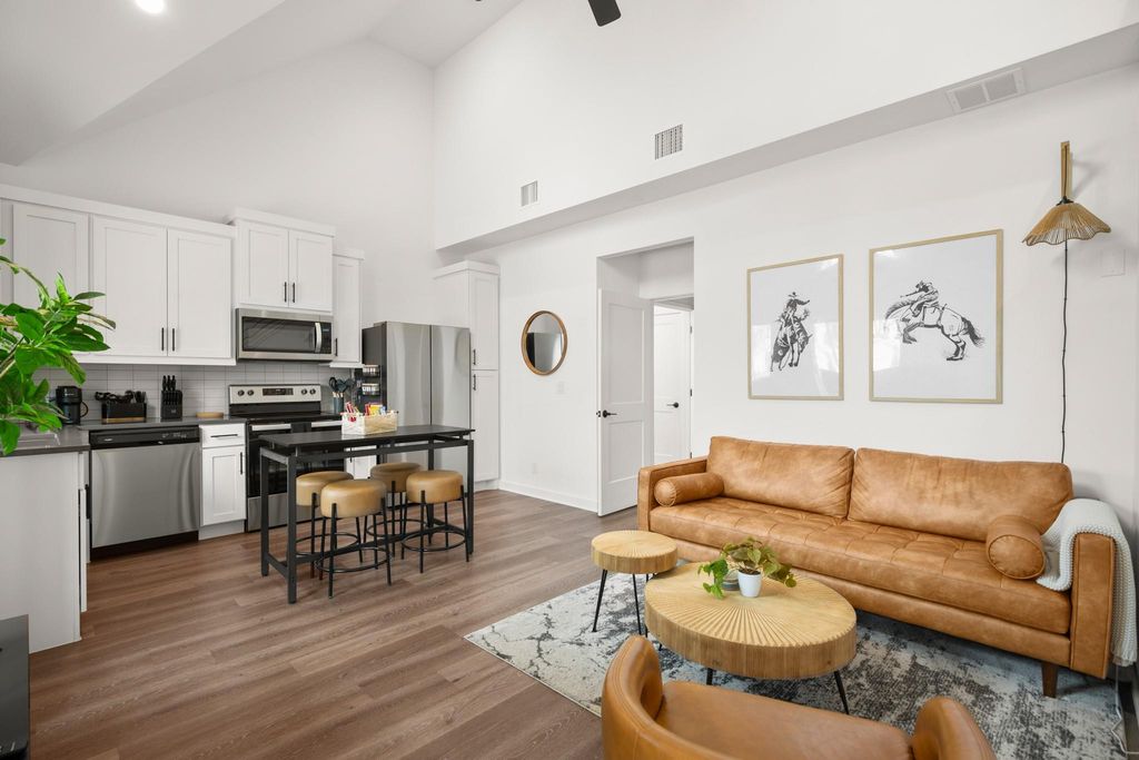 1211 Taulbee LN 2, Austin, TX 78757