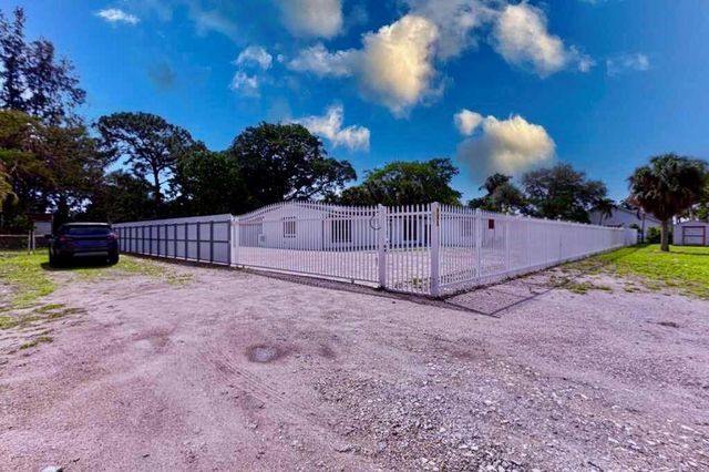 696 Arlington Drive, West Palm Beach, FL 33415