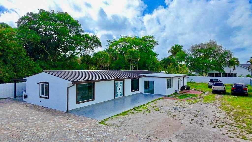 696 Arlington Drive, West Palm Beach, FL 33415