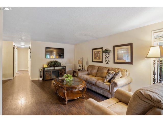 667 Se 5TH Ave, Canby, OR 97013