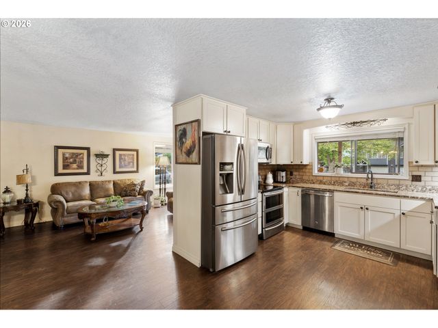 667 Se 5TH Ave, Canby, OR 97013