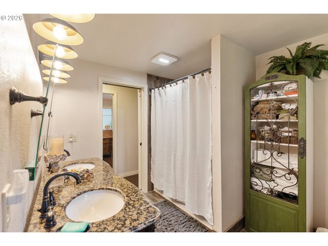 667 Se 5TH Ave, Canby, OR 97013
