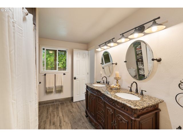 667 Se 5TH Ave, Canby, OR 97013