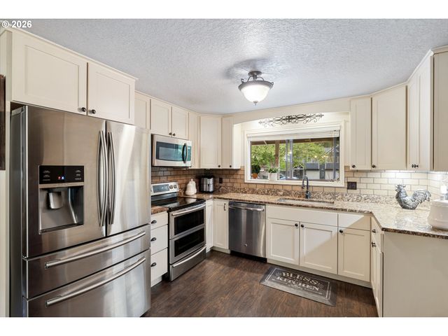 667 Se 5TH Ave, Canby, OR 97013