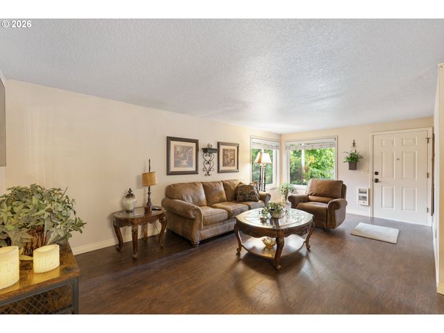 667 Se 5TH Ave, Canby, OR 97013