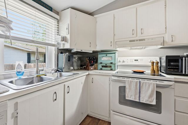 132 Crooked Island Circle, Murrells Inlet, SC 29576