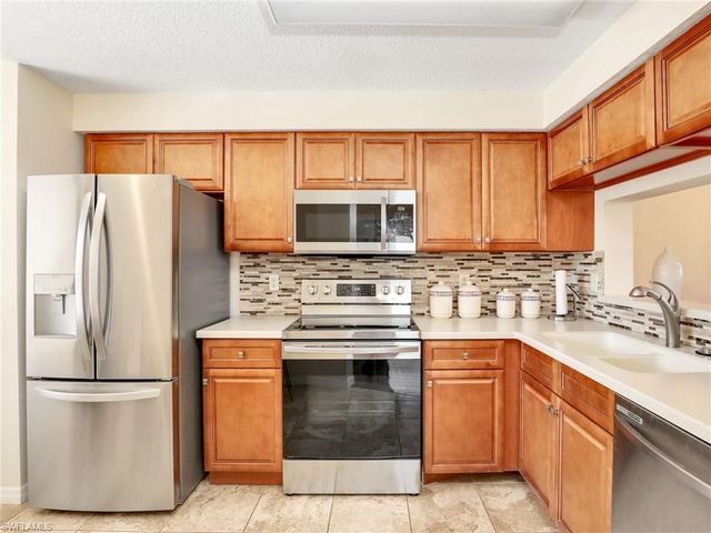 6670 Huntington Lakes CIR 104, Naples, FL 34119