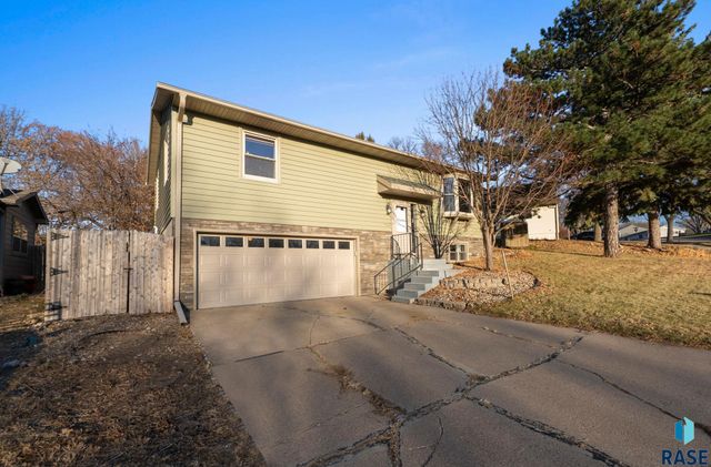 2708 E Bragstad Dr Drive, Sioux Falls, SD 57103
