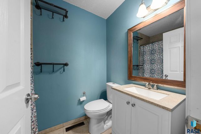 2708 E Bragstad Dr Drive, Sioux Falls, SD 57103