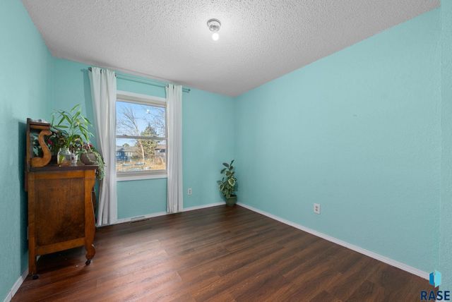 2708 E Bragstad Dr Drive, Sioux Falls, SD 57103