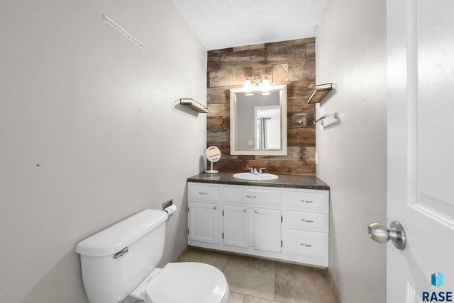 2708 E Bragstad Dr Drive, Sioux Falls, SD 57103