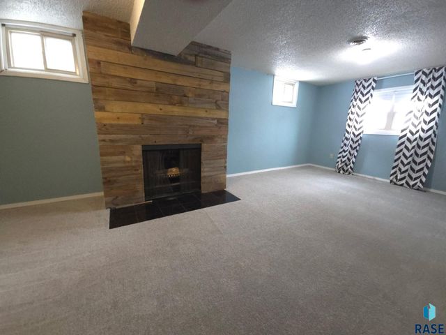 2708 E Bragstad Dr Drive, Sioux Falls, SD 57103