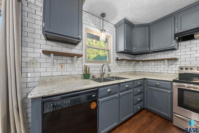 2708 E Bragstad Dr Drive, Sioux Falls, SD 57103