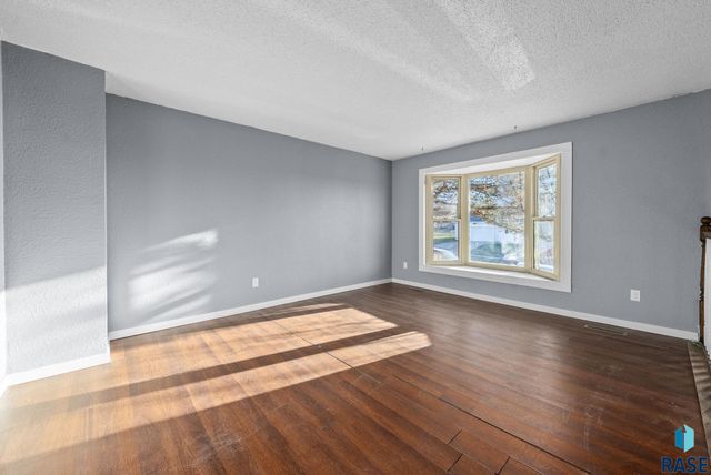 2708 E Bragstad Dr Drive, Sioux Falls, SD 57103