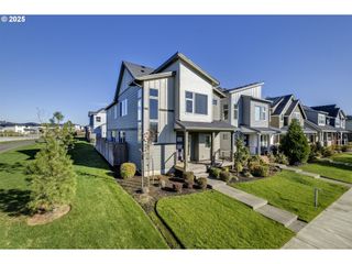 7002 Se FIREFLY Ln, Hillsboro, OR 97123